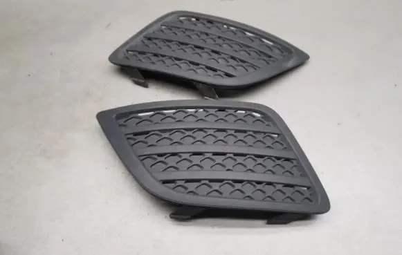 Ford Fiesta Front bumper lower grill 6S6119952ADW 6S6119953ADW