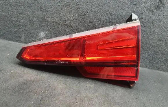 Tailgate rear/tail lights