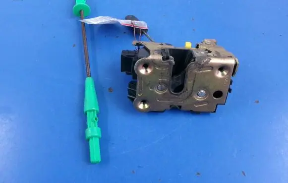 Renault Master II Front door lock