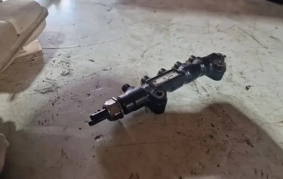 Ford Focus Fuel main line pipe 9654592680