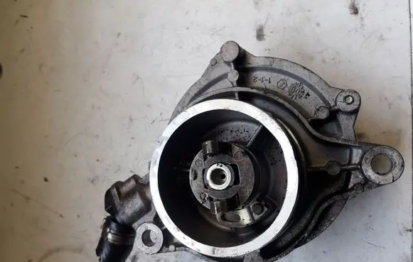 BMW 3 E46 Vacuum pump 