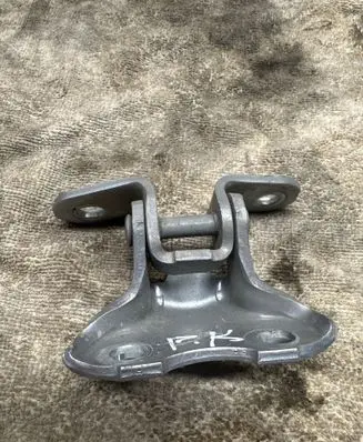 Toyota RAV 4 (XA50) Front door lower hinge 