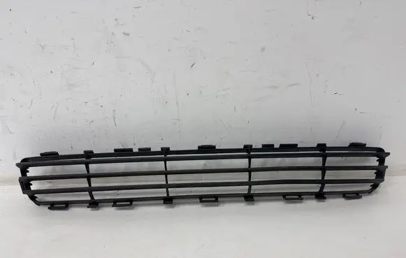 Toyota Avensis T250 Front bumper lower grill 5311205051