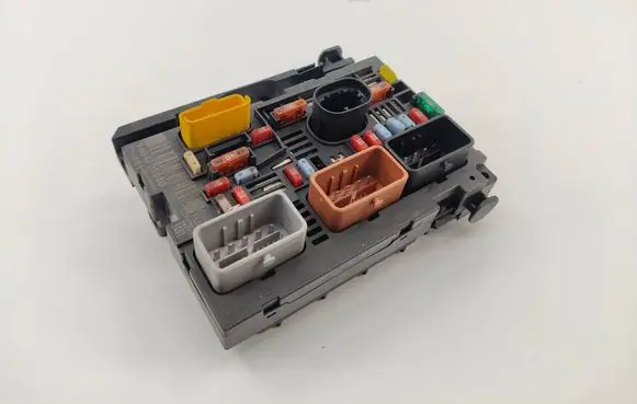 Citroen C4 Grand Picasso Fuse module 9664705880