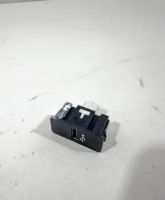 BMW 3 F30 F35 F31 USB socket connector 9230248 84109230248