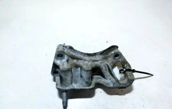 Ford Focus Engine mounting bracket