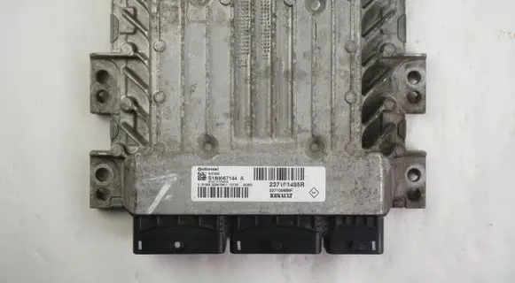 Renault Megane III Engine control unit/module 237101495R S180067144A