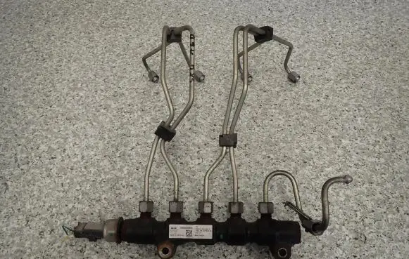 Suzuki SX4 Fuel injector supply line/pipe 
