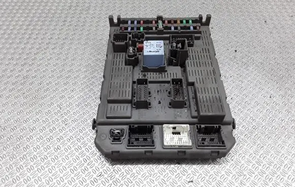 Peugeot 807 Fuse module 1499703080