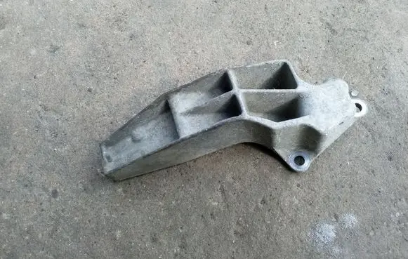 Mercedes-Benz A W168 Engine mounting bracket