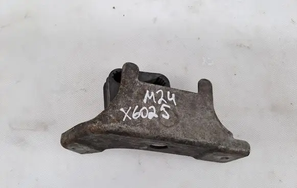 BMW 5 F10 F11 Engine mounting bracket 7585358