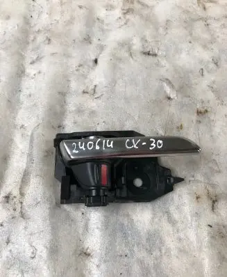 Mazda CX-30 Front door interior handle V8392rh