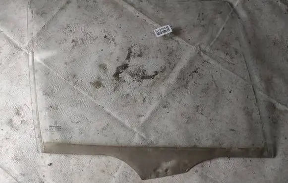Rear door window glass