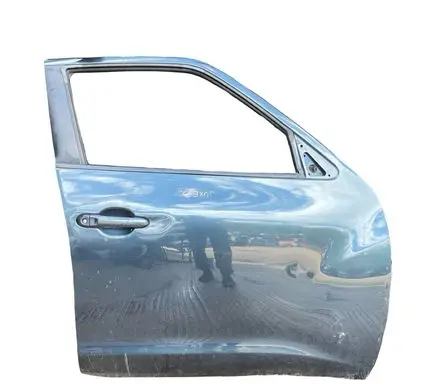 Nissan Juke I F15 Front door