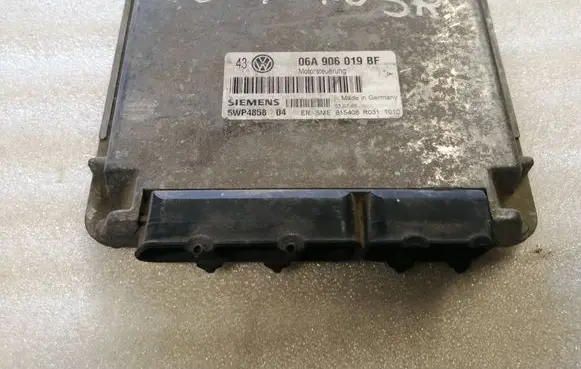 Volkswagen Golf IV Engine control unit/module 06A906019BF 5WP4858