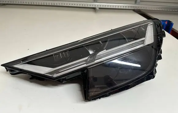 Audi Q8 Headlight/headlamp 4M8941033