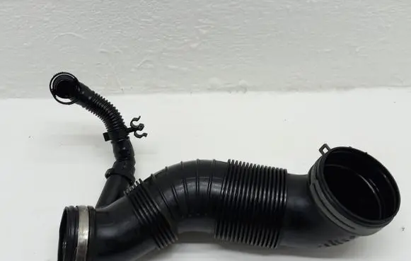 Volkswagen Tiguan Air intake hose/pipe 5N0129656