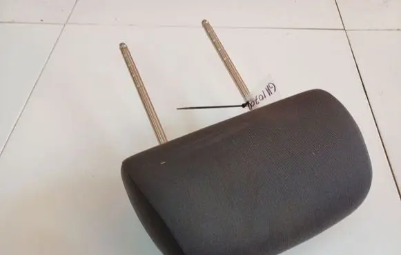 Volkswagen Polo IV 9N3 Front seat headrest 