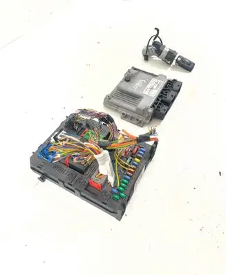 Peugeot 3008 I Engine ECU kit and lock set 9678476880 9676643580