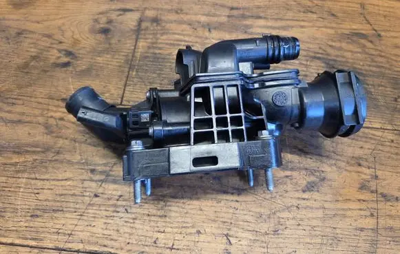 Thermostat/thermostat housing