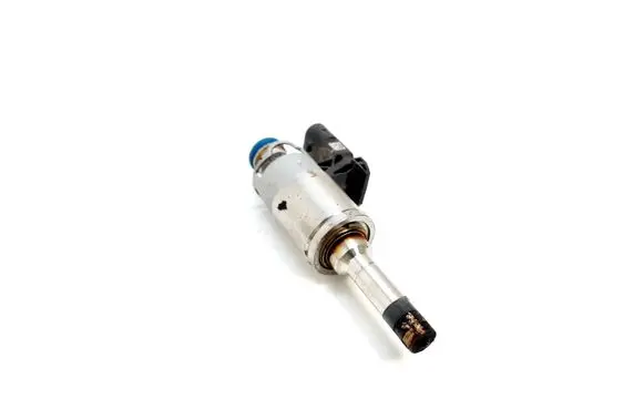 Volkswagen PASSAT B8 Fuel injector 0261500222
