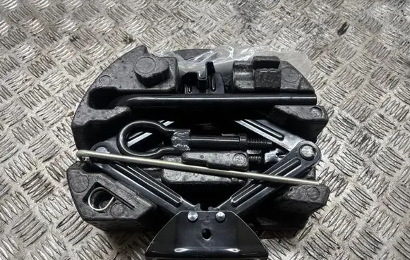 Ford Fiesta Tool set AY1117009AC