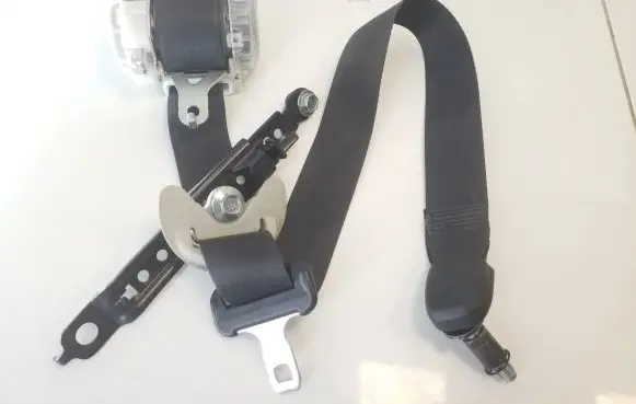 Subaru Legacy Front seatbelt 7S1610P 067973