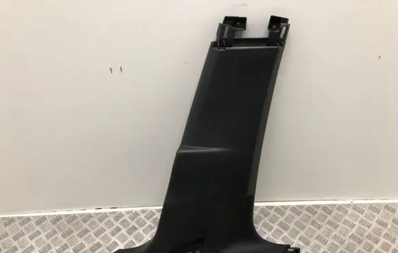 (B) pillar trim (bottom)