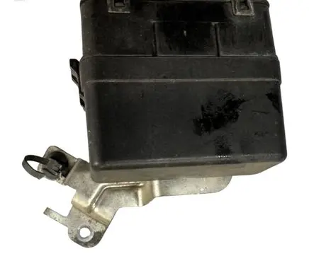 Nissan X-Trail T32 Relay mounting block SKRZYNKAPRZEKT32