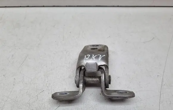 Toyota RAV 4 (XA20) Front door upper hinge