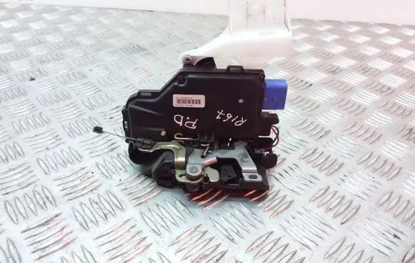 Volkswagen Caddy Front door lock 