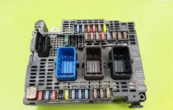 Citroen DS5 BSM Control unit 9677987580