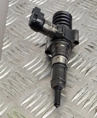 Volkswagen PASSAT B6 Fuel injector 000130073SX