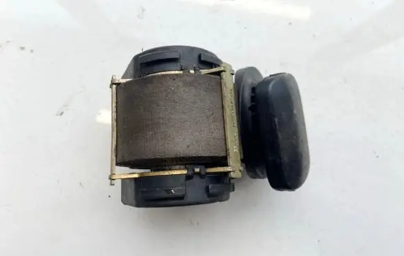 Middle seatbelt (rear)