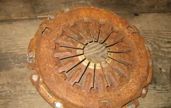 Toyota Avensis T220 Pressure plate 