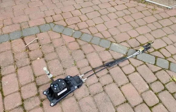 Renault Clio IV Gear shift cable linkage 