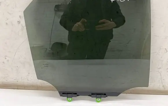 Rear door window glass