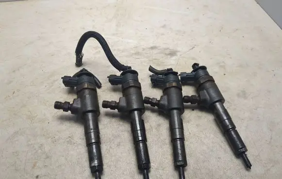 Peugeot 206 Fuel injectors set 0445110252