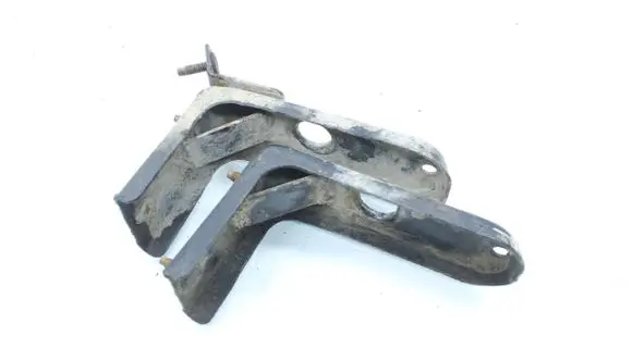 Radiator mount bracket