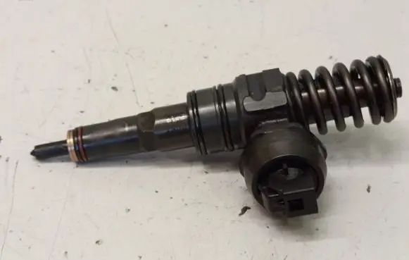 Seat Ibiza III (6L) Fuel injector 045130073T