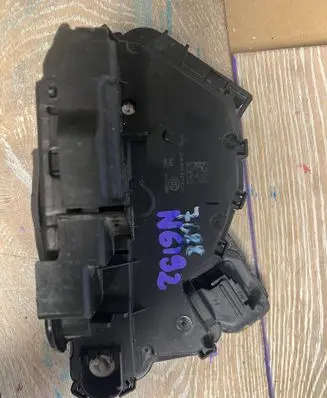 Skoda Fabia Mk3 (NJ) Front door lock 5tb837015a