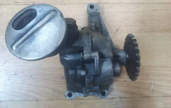Mercedes-Benz E W210 Oil pump 6041810401
