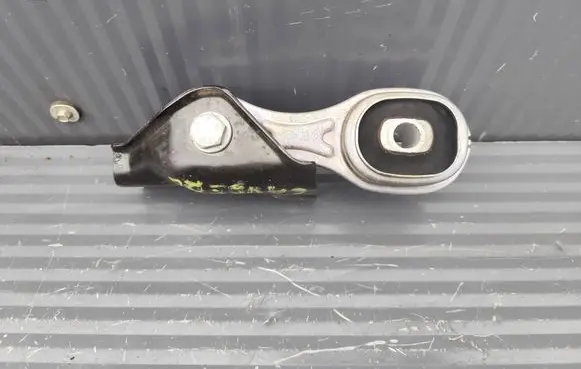 Dacia Sandero III Engine mount bracket 113606335R 113605003R