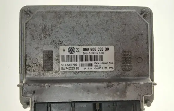 Volkswagen Golf V Engine control unit/module 06A906033DK 5WP4025305 333A5790