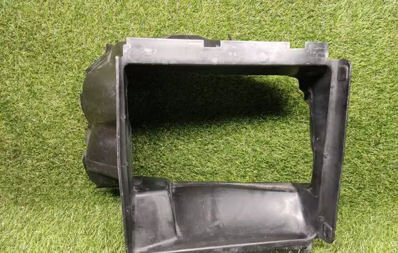 Volkswagen Touareg II Intercooler air channel guide 7P6117336
