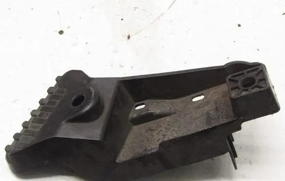 Honda HR-V Rear bumper mounting bracket 17847