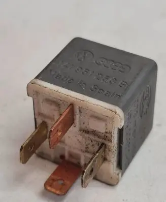 Volkswagen Caddy Other relay 141951253B