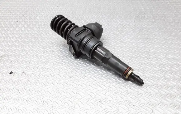 Audi A4 S4 B6 8E 8H Fuel injector 038130073BA