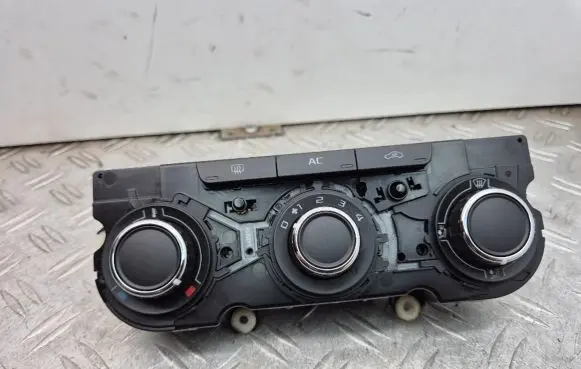 Skoda Octavia Mk2 (1Z) Climate control unit 3T0820047AF 5HB00975260