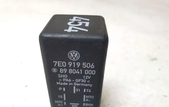 Volkswagen Transporter - Caravelle T5 Glow plug pre-heat relay 7E0919506